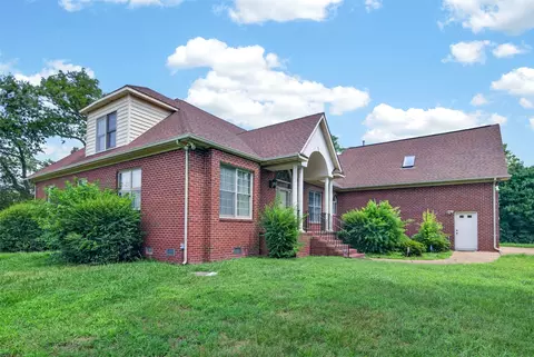 Exterior - 19 Hampshire Dr, Hampton, VA 23669 photo 3 of 4