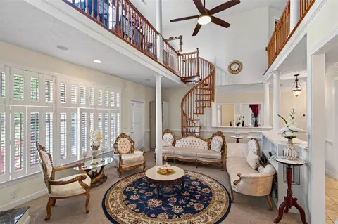 Living - 19 Hampshire Dr, Hampton, VA 23669 photo 2 of 2