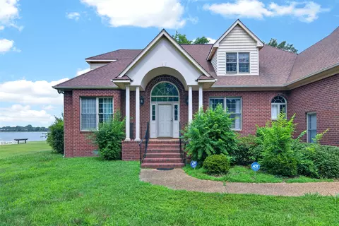 Exterior - 19 Hampshire Dr, Hampton, VA 23669 photo 4 of 4