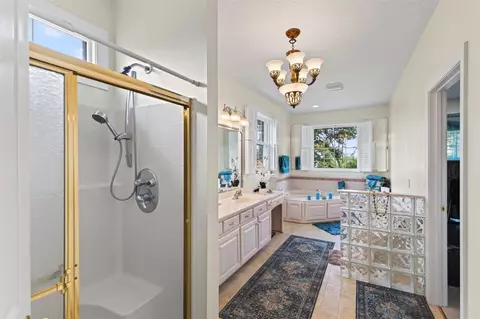Bath - 19 Hampshire Dr, Hampton, VA 23669 photo 1 of 3