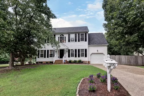 100 E Wedgwood Dr, Yorktown, VA 23693