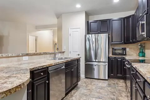 Kitchen - 505 Loggerhead Dr, Newport News, VA 23601 photo 3 of 5