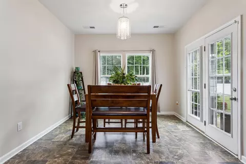 Dining - 505 Loggerhead Dr, Newport News, VA 23601 photo 1 of 2