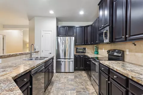 Kitchen - 505 Loggerhead Dr, Newport News, VA 23601 photo 2 of 5
