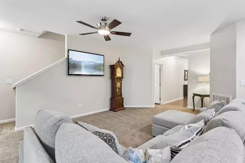 Entry Way - 505 Loggerhead Dr, Newport News, VA 23601 photo 5 of 8