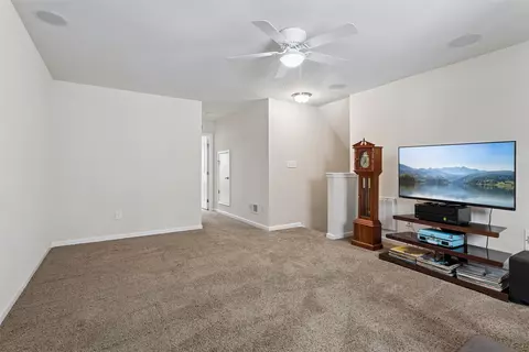 Entry Way - 505 Loggerhead Dr, Newport News, VA 23601 photo 8 of 8