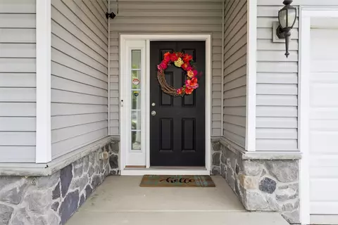 Entry Way - 505 Loggerhead Dr, Newport News, VA 23601 photo 1 of 8