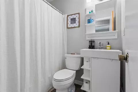 Bath - 102 Temple St, Hampton, VA 23664 photo 1 of 1