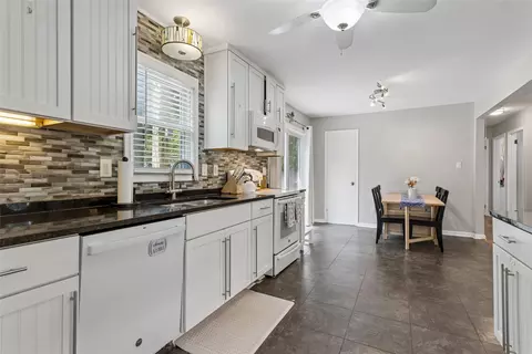 Kitchen - 102 Temple St, Hampton, VA 23664 photo 3 of 5