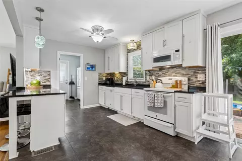 Kitchen - 102 Temple St, Hampton, VA 23664 photo 1 of 5
