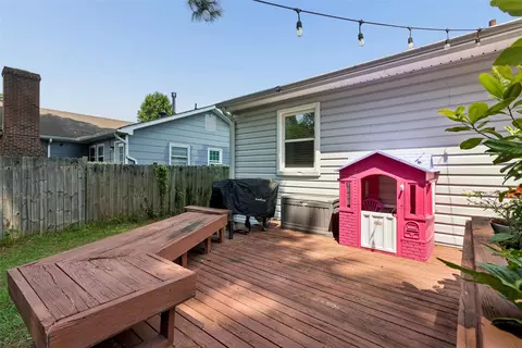 Exterior - 102 Temple St, Hampton, VA 23664 photo 5 of 6