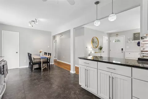 Entry Way - 102 Temple St, Hampton, VA 23664 photo 1 of 1