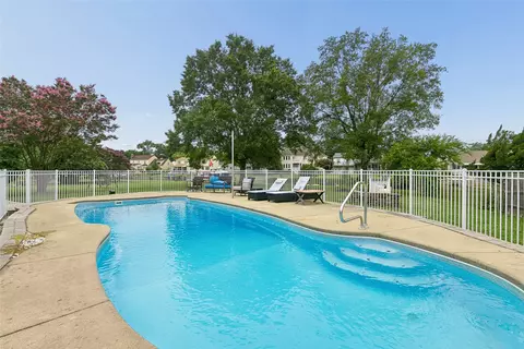 Exterior - 207 Skipper Ct, Hampton, VA 23669 photo 8 of 12
