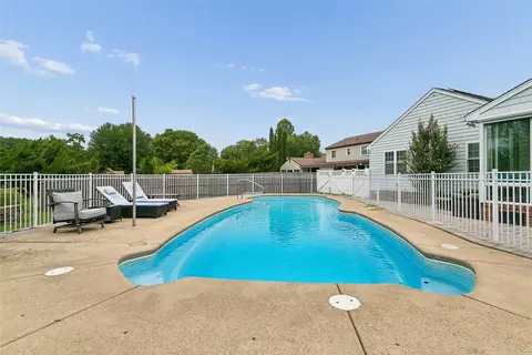 Exterior - 207 Skipper Ct, Hampton, VA 23669 photo 2 of 12