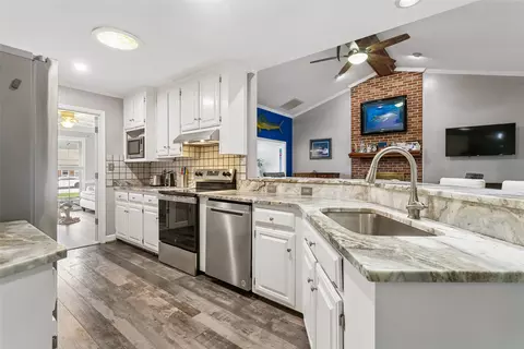 Kitchen - 207 Skipper Ct, Hampton, VA 23669 photo 3 of 5
