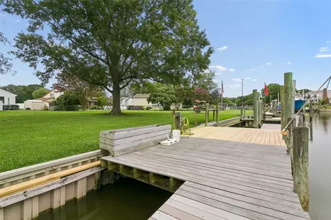 Exterior - 207 Skipper Ct, Hampton, VA 23669 photo 11 of 12