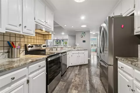 Kitchen - 207 Skipper Ct, Hampton, VA 23669 photo 1 of 5