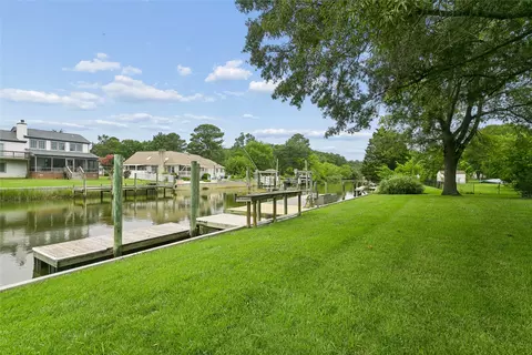 Exterior - 207 Skipper Ct, Hampton, VA 23669 photo 10 of 12