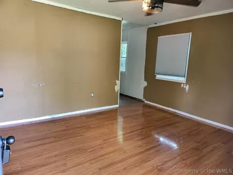 Living - 29 Shelton Rd, Hampton, VA 23663 photo 1 of 2