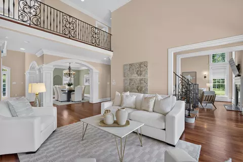 Living - 107 Eagle, Williamsburg, VA 23188 photo 4 of 6