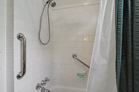Bath - 51 Seabee Pt, Hampton, VA 23669 photo 3 of 3