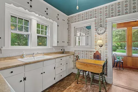 Kitchen - 51 Seabee Pt, Hampton, VA 23669 photo 2 of 3