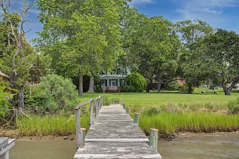 Exterior - 51 Seabee Pt, Hampton, VA 23669 photo 6 of 16