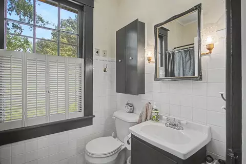 Bath - 51 Seabee Pt, Hampton, VA 23669 photo 2 of 3