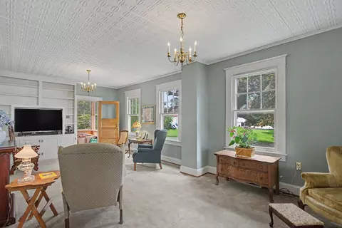 Living - 51 Seabee Pt, Hampton, VA 23669 photo 2 of 3