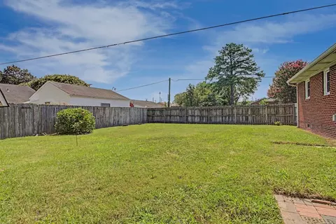 Exterior - 904 Thornbriar Ct, Hampton, VA 23661 photo 3 of 5