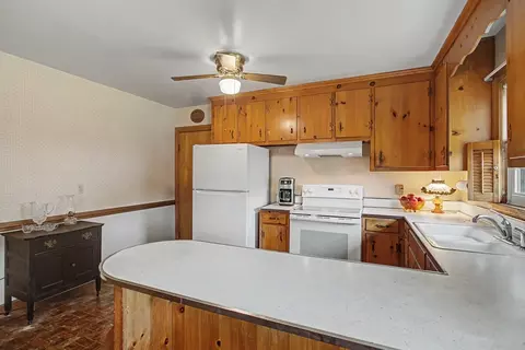 Kitchen - 904 Thornbriar Ct, Hampton, VA 23661 photo 2 of 4