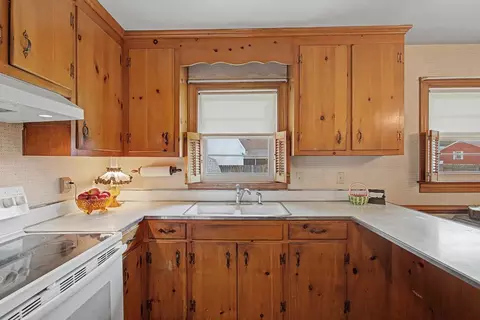 Kitchen - 904 Thornbriar Ct, Hampton, VA 23661 photo 4 of 4