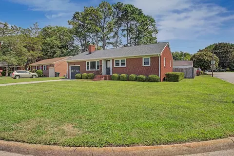 Other - 904 Thornbriar Ct, Hampton, VA 23661 photo 2 of 4