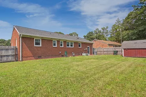 Exterior - 904 Thornbriar Ct, Hampton, VA 23661 photo 4 of 5