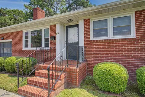 Exterior - 904 Thornbriar Ct, Hampton, VA 23661 photo 2 of 5
