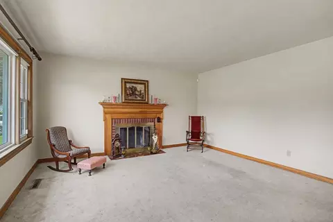 Living - 904 Thornbriar Ct, Hampton, VA 23661 photo 1 of 3