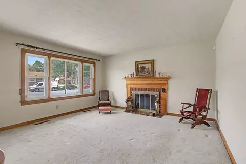 Living - 904 Thornbriar Ct, Hampton, VA 23661 photo 3 of 3