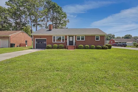 Exterior - 904 Thornbriar Ct, Hampton, VA 23661 photo 1 of 5