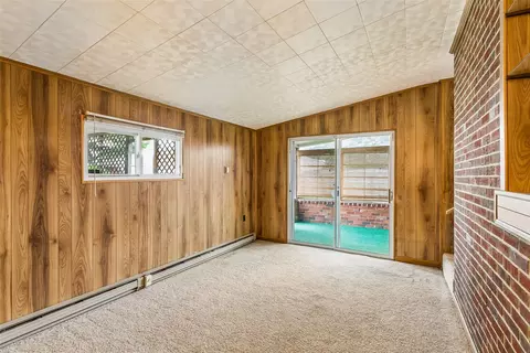 Living - 31 Saint Albans Dr, Hampton, VA 23669 photo 7 of 7