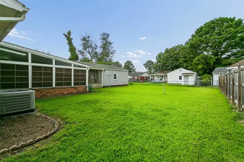 Exterior - 31 Saint Albans Dr, Hampton, VA 23669 photo 7 of 9