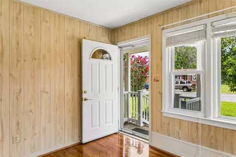 Entry Way - 31 Saint Albans Dr, Hampton, VA 23669 photo 1 of 1