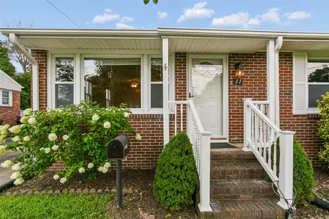 Exterior - 31 Saint Albans Dr, Hampton, VA 23669 photo 4 of 9