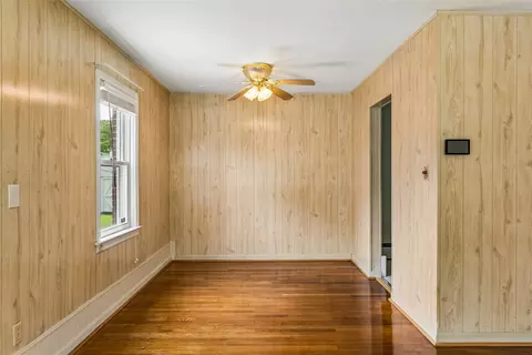 Living - 31 Saint Albans Dr, Hampton, VA 23669 photo 5 of 7