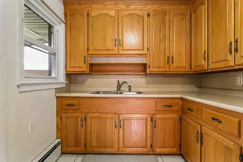 Kitchen - 31 Saint Albans Dr, Hampton, VA 23669 photo 3 of 4