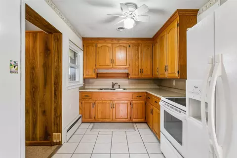 Kitchen - 31 Saint Albans Dr, Hampton, VA 23669 photo 1 of 4