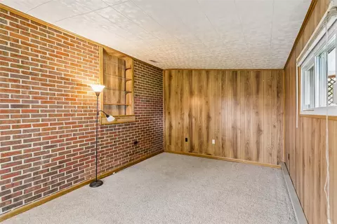 Living - 31 Saint Albans Dr, Hampton, VA 23669 photo 6 of 7