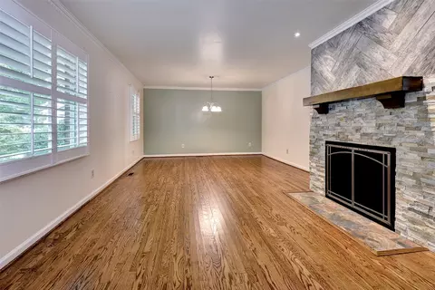 Living - 112 Winter E, Williamsburg, VA 23188 photo 2 of 5