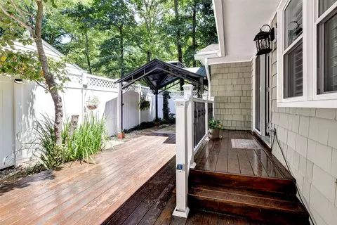 Exterior - 112 Winter E, Williamsburg, VA 23188 photo 3 of 9