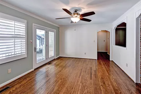 Living - 112 Winter E, Williamsburg, VA 23188 photo 5 of 5