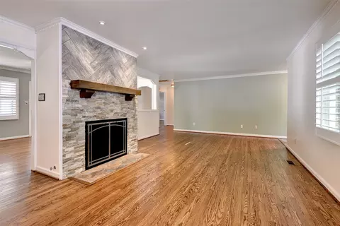 Living - 112 Winter E, Williamsburg, VA 23188 photo 4 of 5